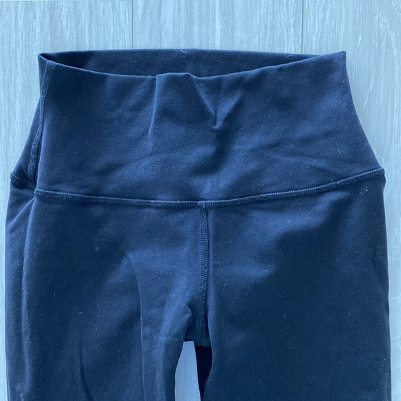 Alo Crop Legging - Picture 2 of 5